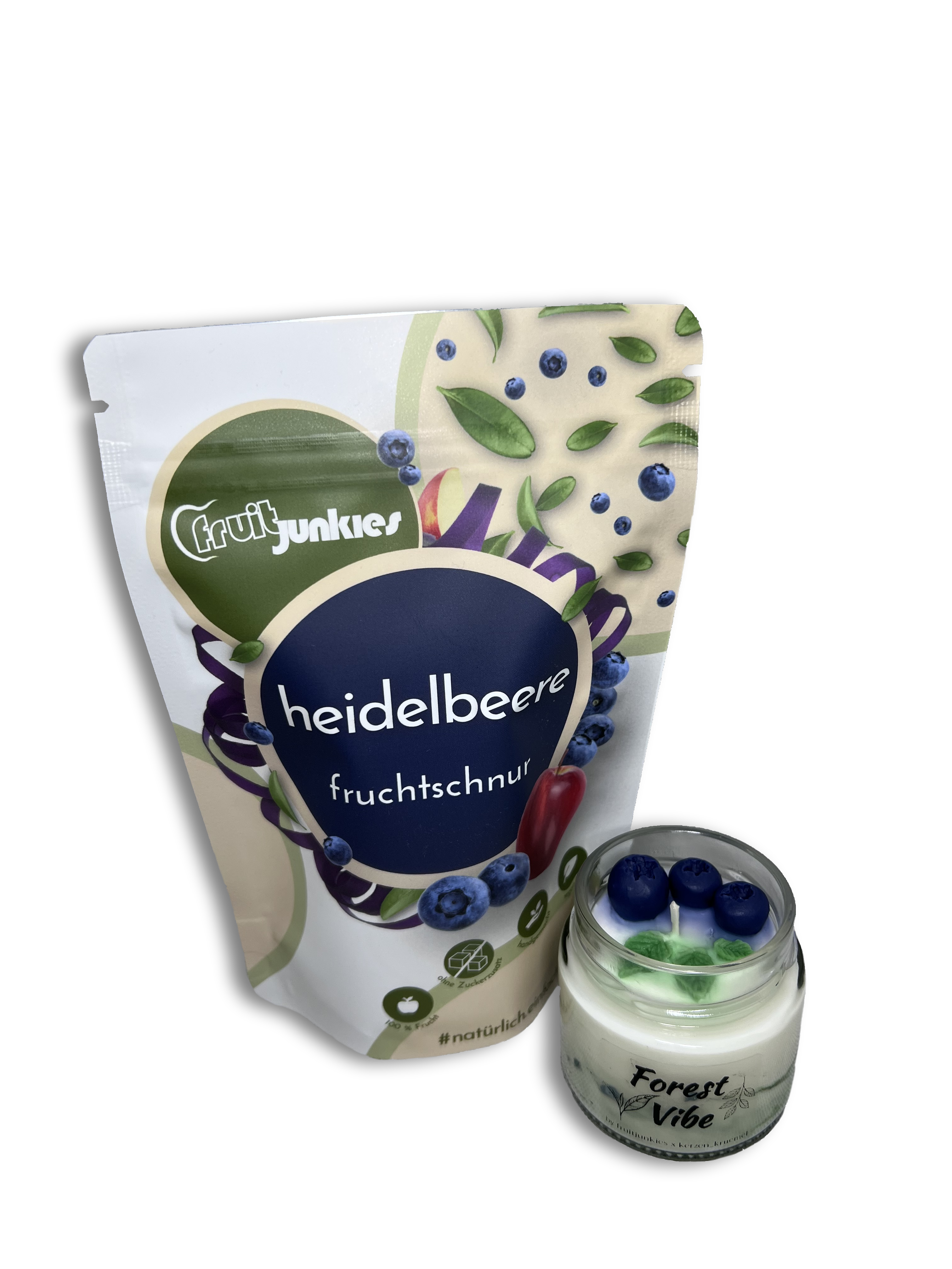 80g Fruitjunkies Heidelbeere mit der passenden Forest Vibe Kerze ohne Hintergrund offen