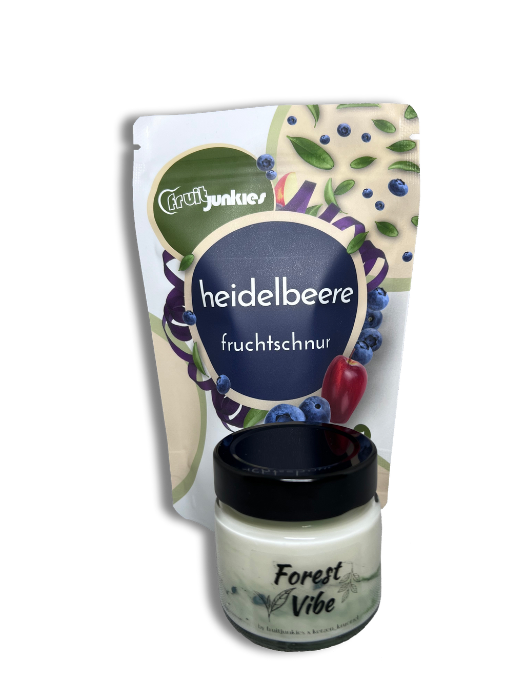 80g Fruitjunkies Heidelbeere mit der passenden Forest Vibe Kerze ohne Hintergrund