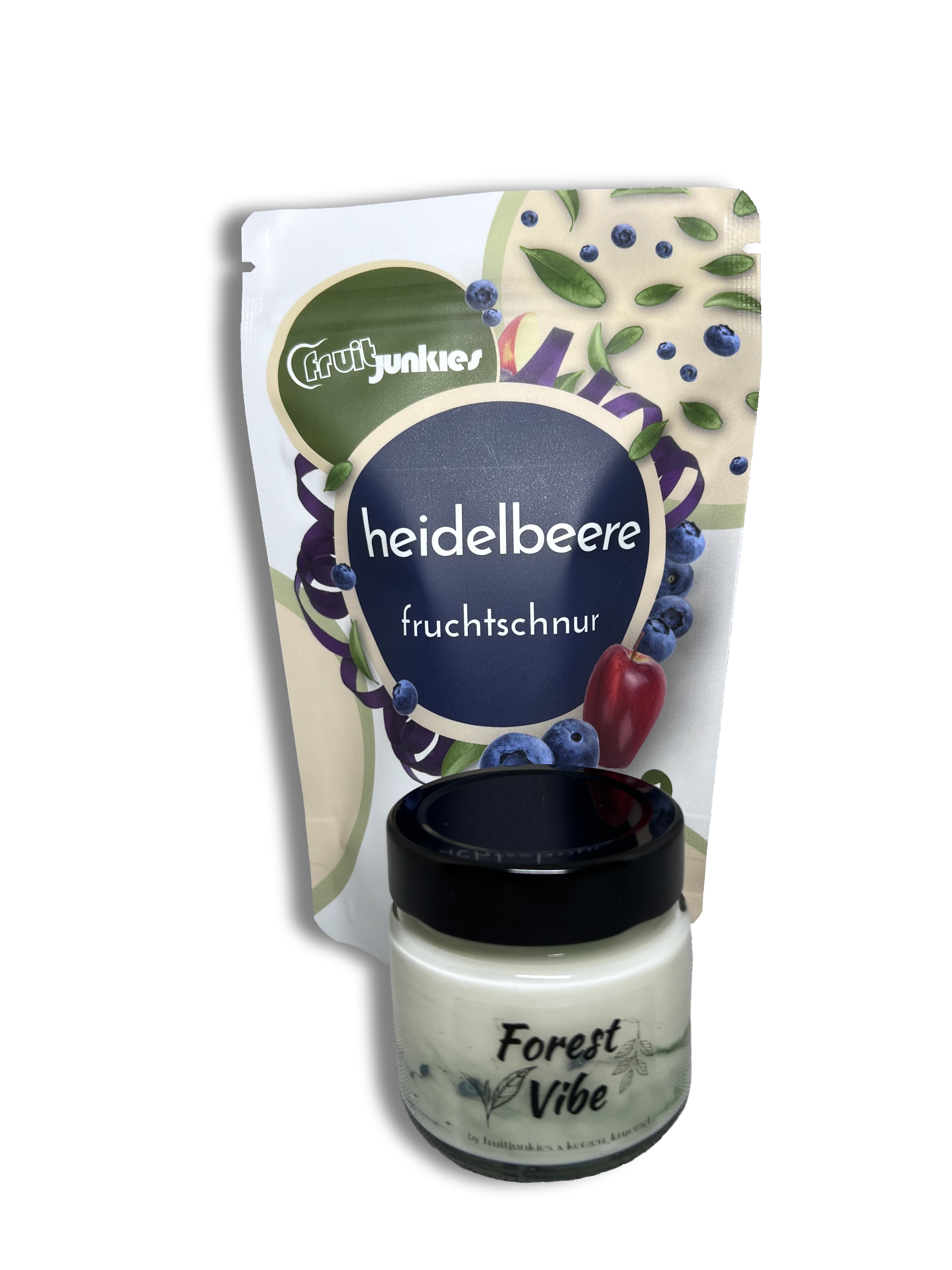 80g Fruitjunkies Heidelbeere mit der passenden Forest Vibe Kerze ohne Hintergrund